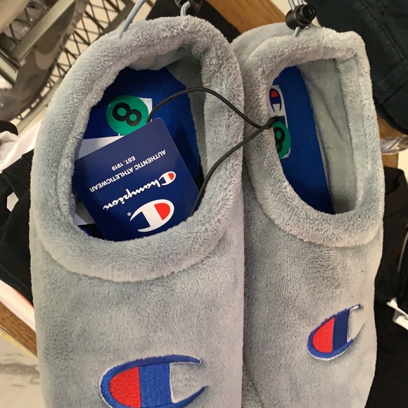 These brand new slip on are great and comfortable and pull string in the back - Picture 5 of 5